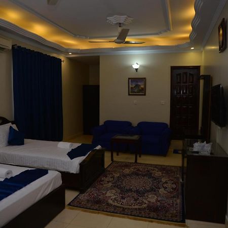 Diamond Lodge Karachi Bagian luar foto