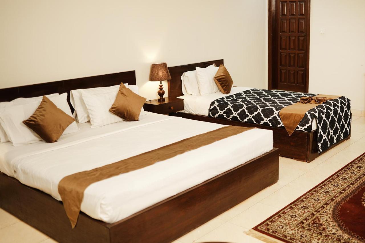 Diamond Lodge Karachi Bagian luar foto