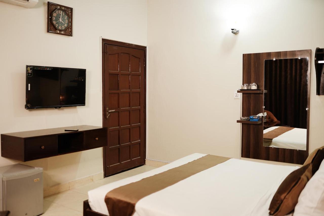 Diamond Lodge Karachi Bagian luar foto