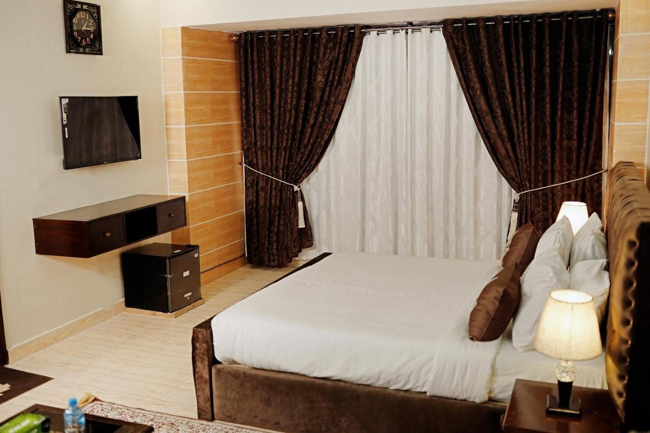 Diamond Lodge Karachi Bagian luar foto