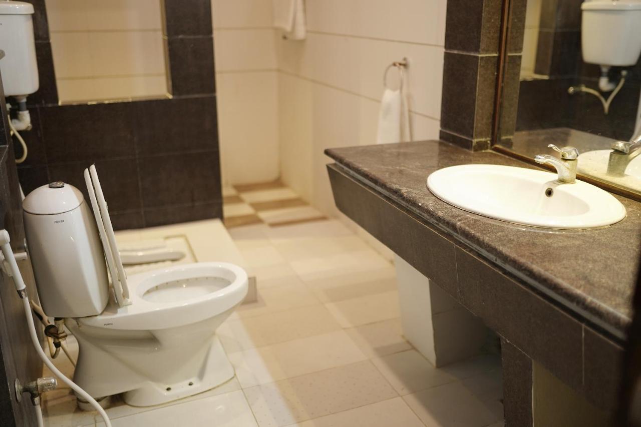 Diamond Lodge Karachi Bagian luar foto