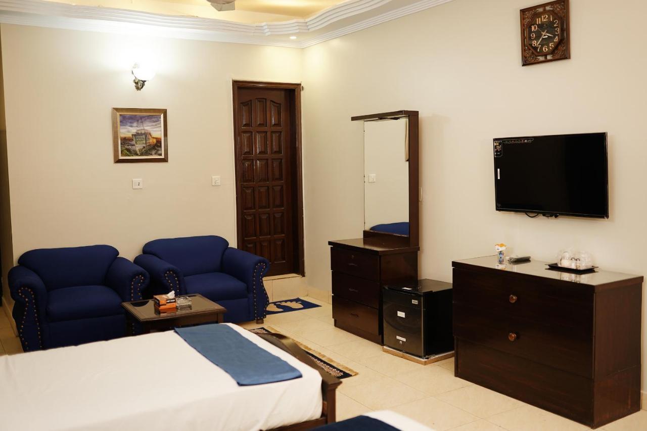 Diamond Lodge Karachi Bagian luar foto